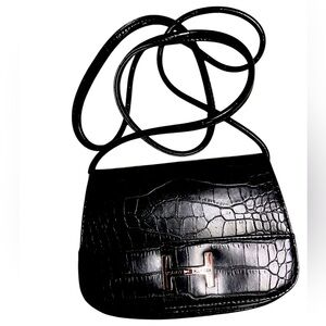 Tommy Hilfiger Crossbody purse. Super condition!  Quick sale